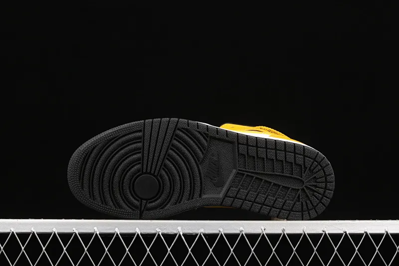 All categories Air Jordan Jordan series basketball shoes Air Jordan 1 Mid Air Jordan 1 Mid AJ1 Joe 1 white and yellow Zhongbang basketball shoes 554724-170